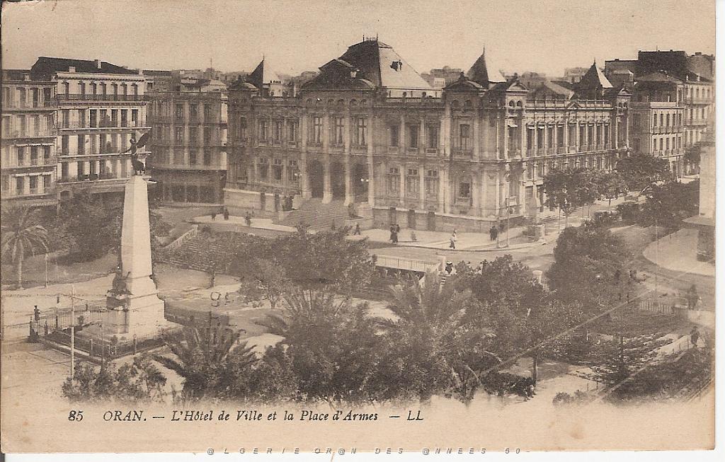 Oran - Hotel de Ville et la Place d Armes - 1916.jpg